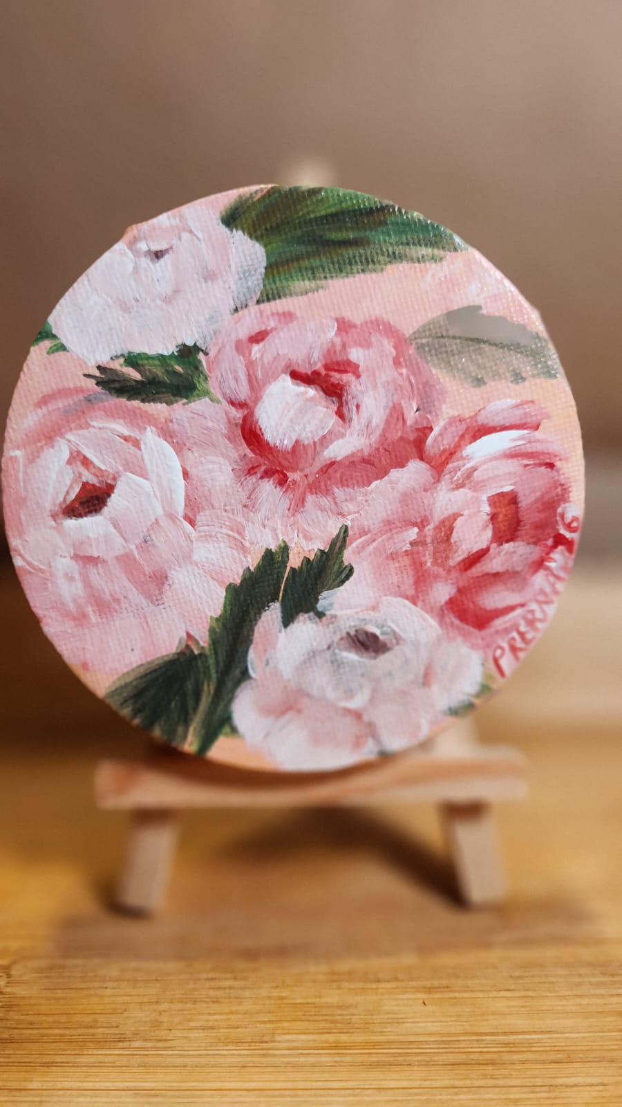 Roses bloom <br>10 cms (circle)<br>  Acrylic on canvas